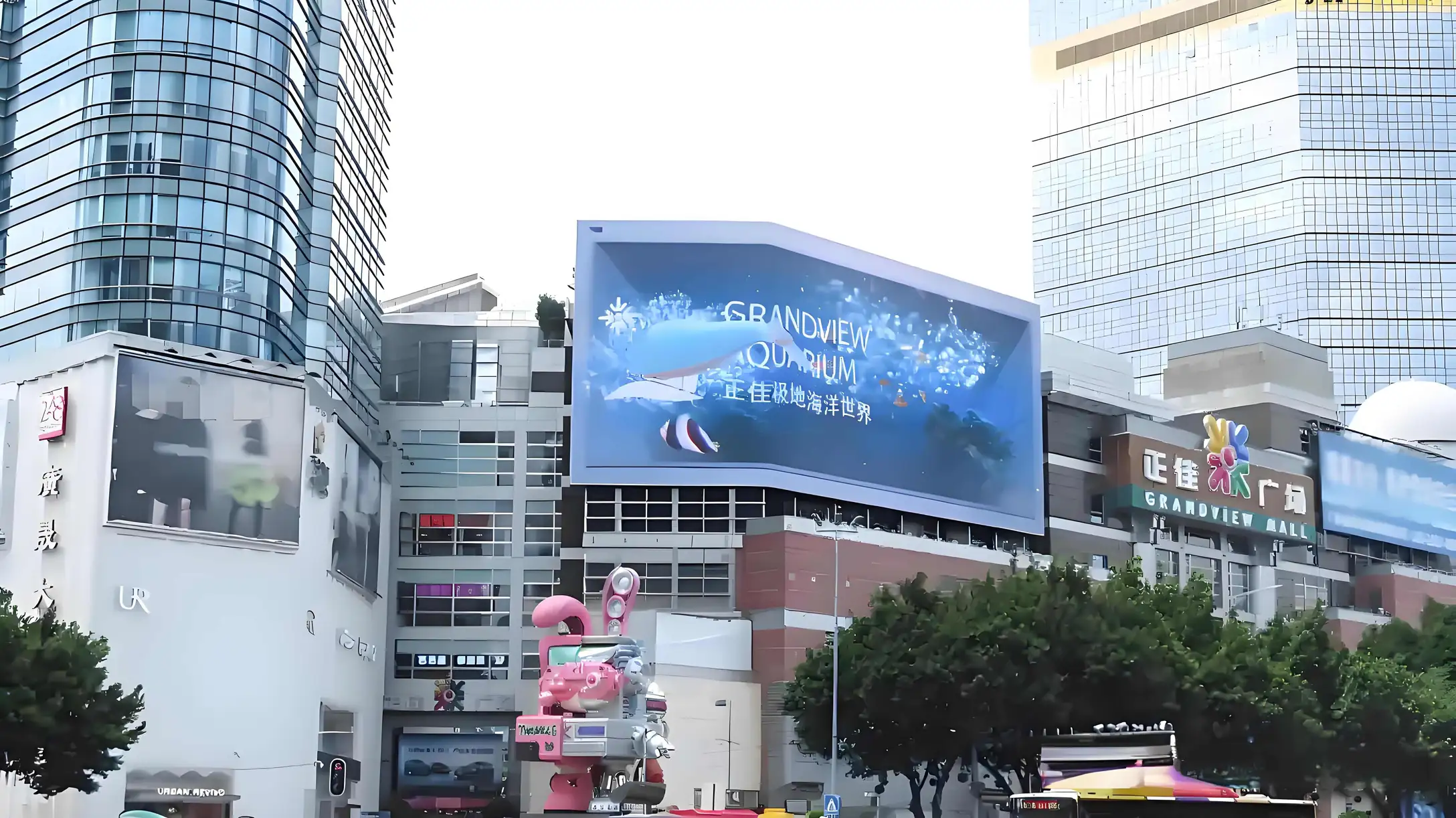 Defining Landmarks with Technology: MR LED Powers the 805㎡ Mega LED Screen at Guangzhou Grandview Mall