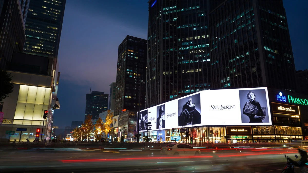 Rivaling Times Square: China's 1505㎡ 3D Giant Screen by MR LED Rivaling Times Square: China's 1505㎡ 3D Giant Screen by MR LED