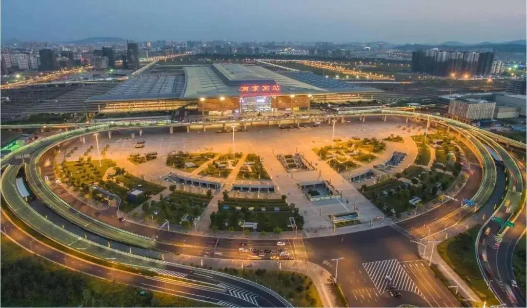 MR LED’s “Tri-Motion” Magical Rotating LED Display Lights Up Asia’s Largest High-Speed Rail Hub